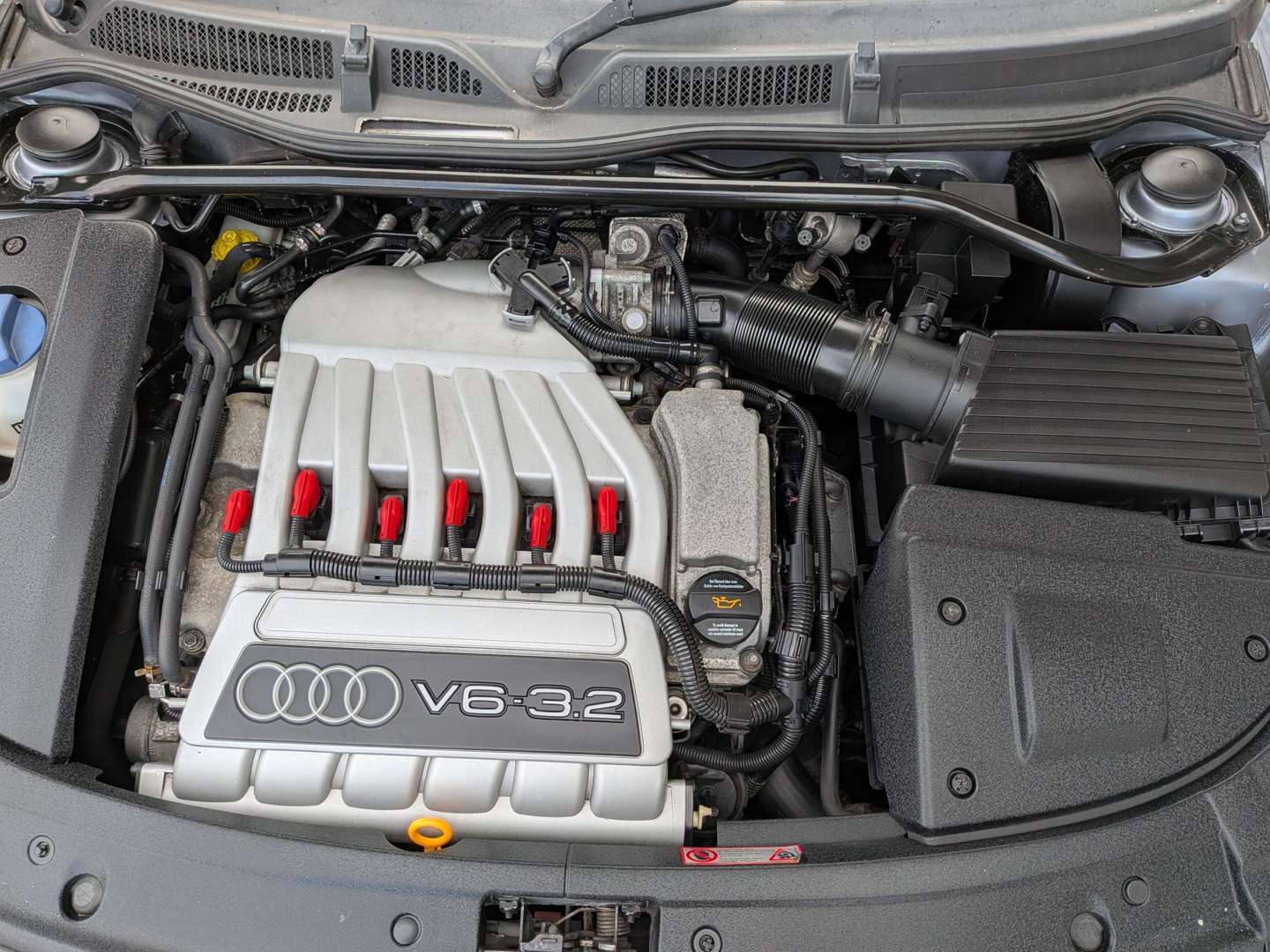 <p>2004 AUDI TT QUATTRO</p>