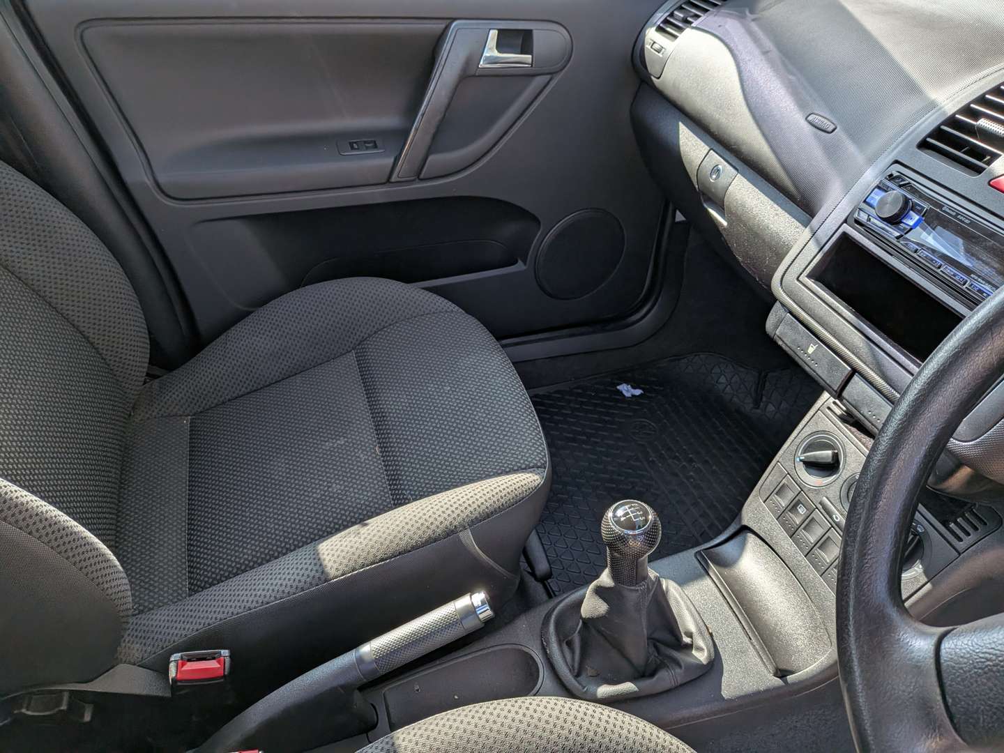 <p>2001 VW POLO SE</p>