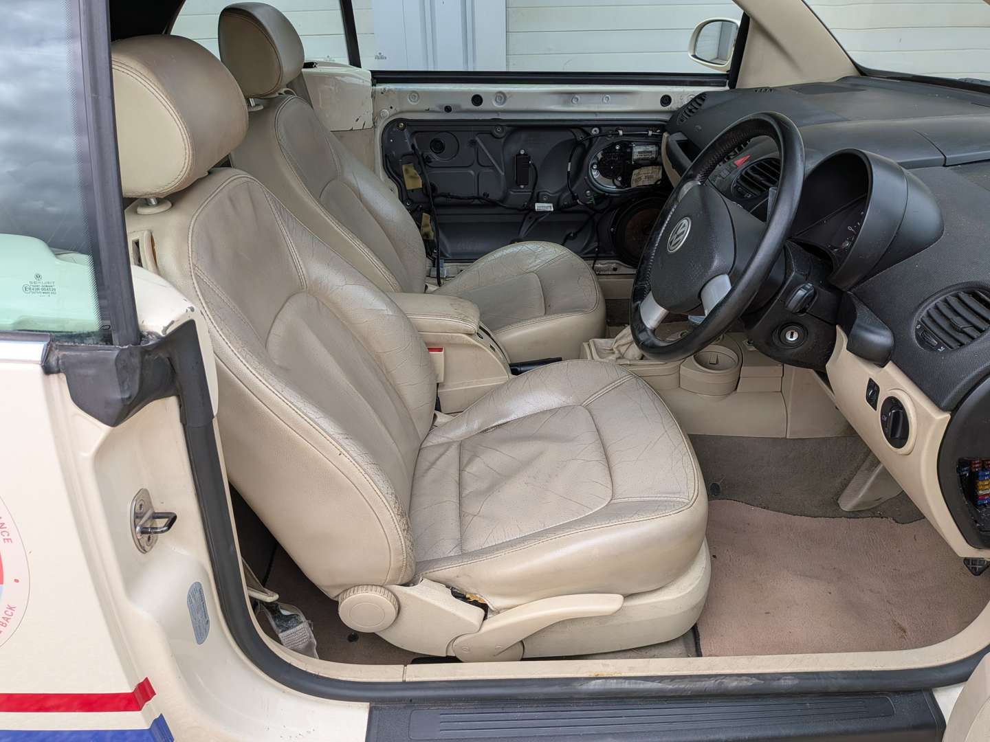<p>2003 VW BEETLE CABRIOLET</p>