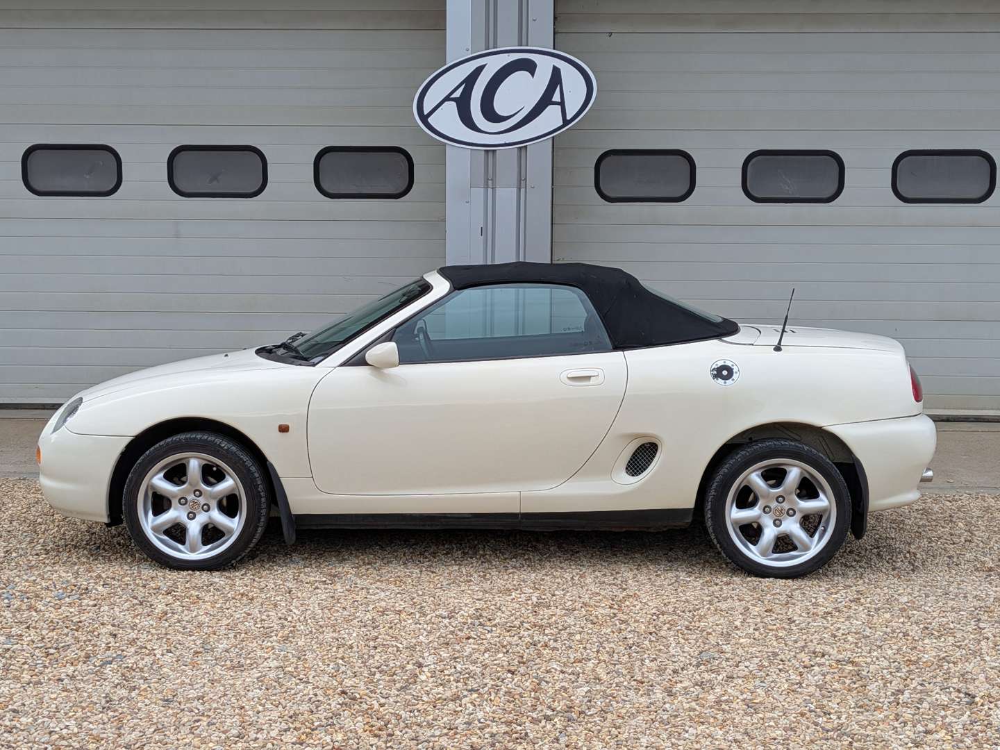 <p>1999 MG F</p>