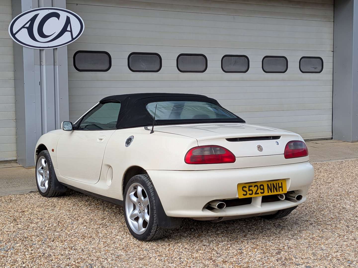 <p>1999 MG F</p>