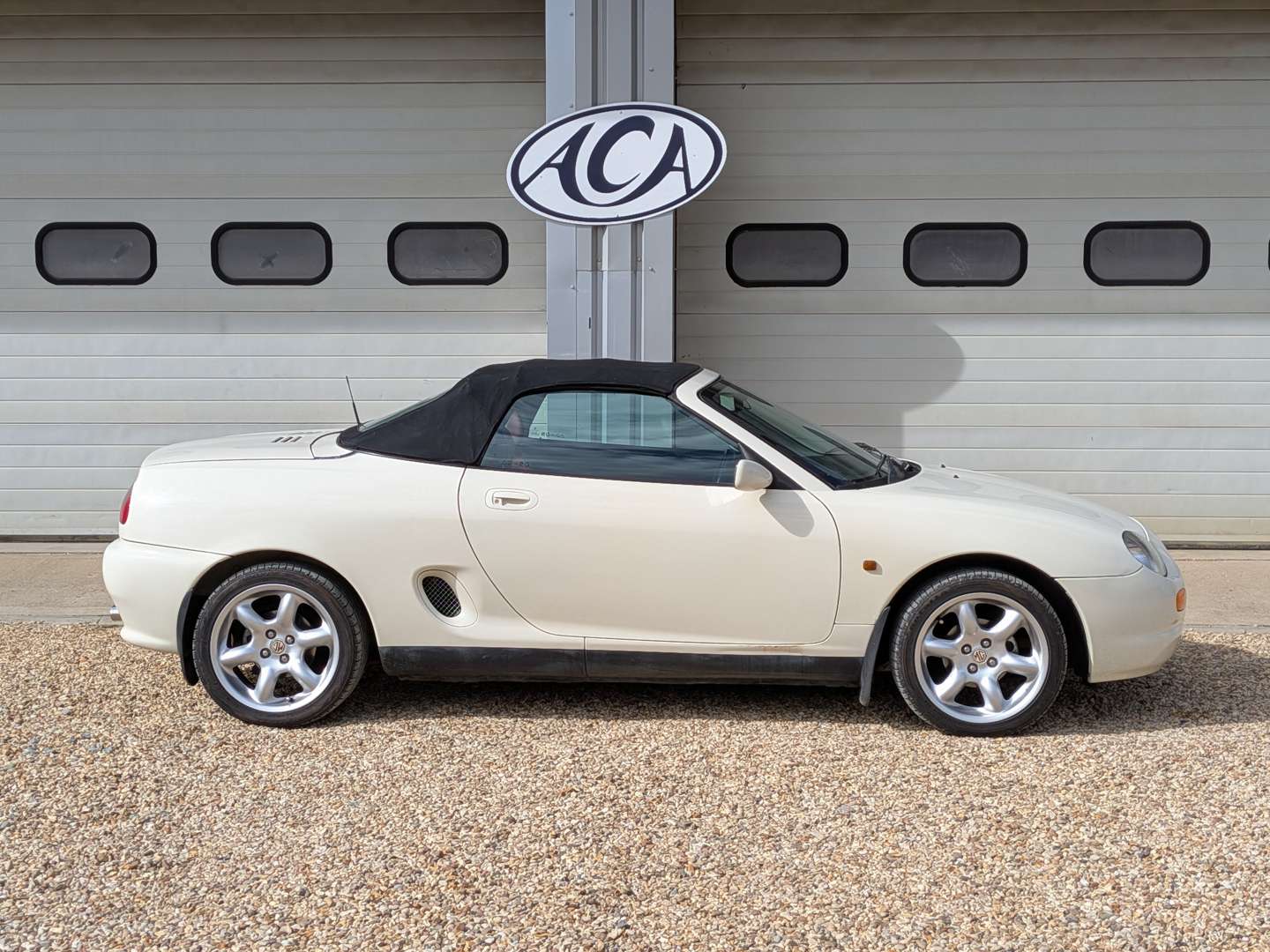 <p>1999 MG F</p>
