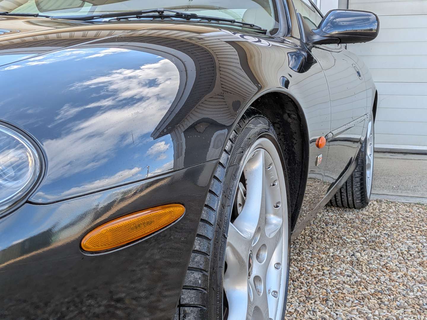 <p>2004 JAGUAR XKR</p>