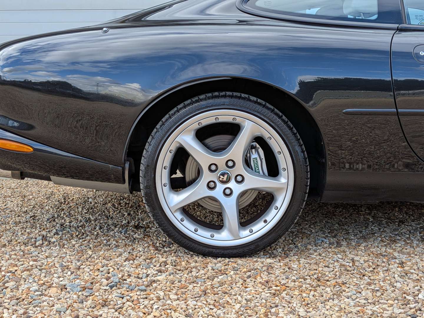 <p>2004 JAGUAR XKR 4.2</p>
