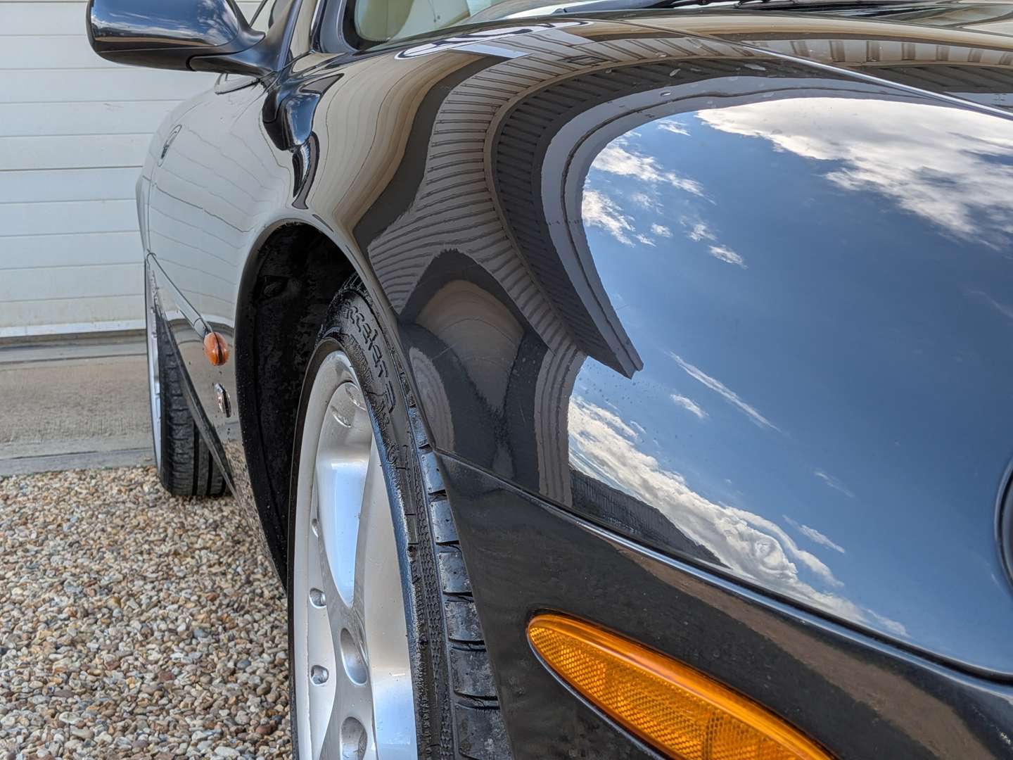 <p>2004 JAGUAR XKR</p>