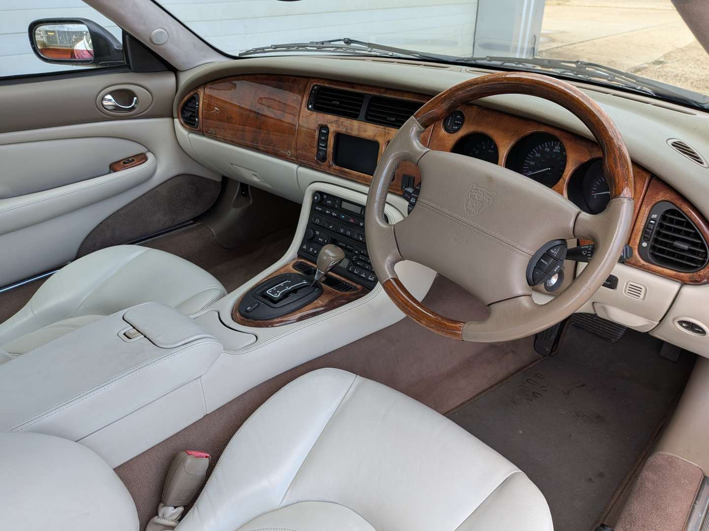 <p>2004 JAGUAR XKR 4.2</p>
