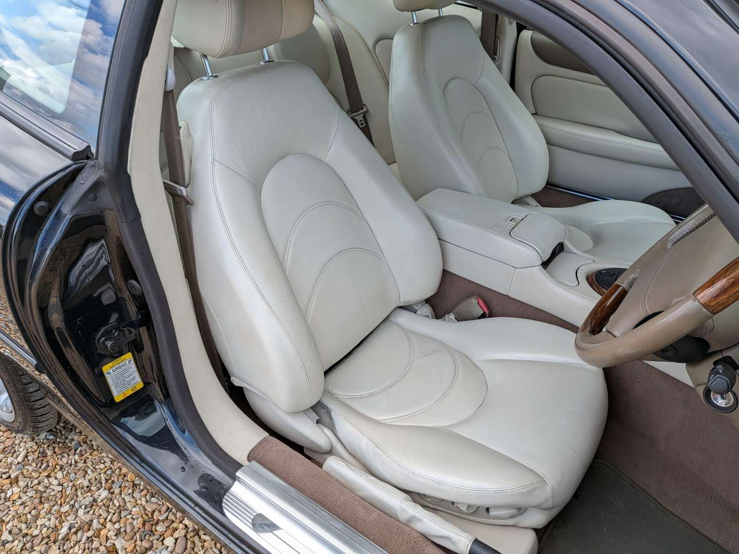 <p>2004 JAGUAR XKR</p>