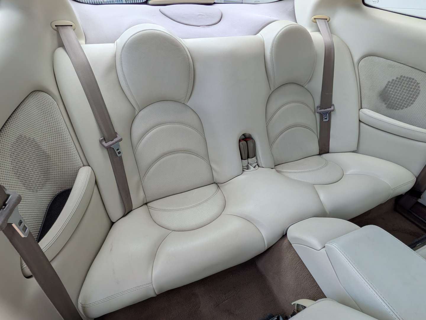 <p>2004 JAGUAR XKR</p>