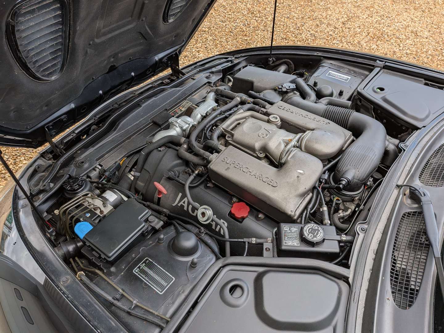 <p>2004 JAGUAR XKR</p>