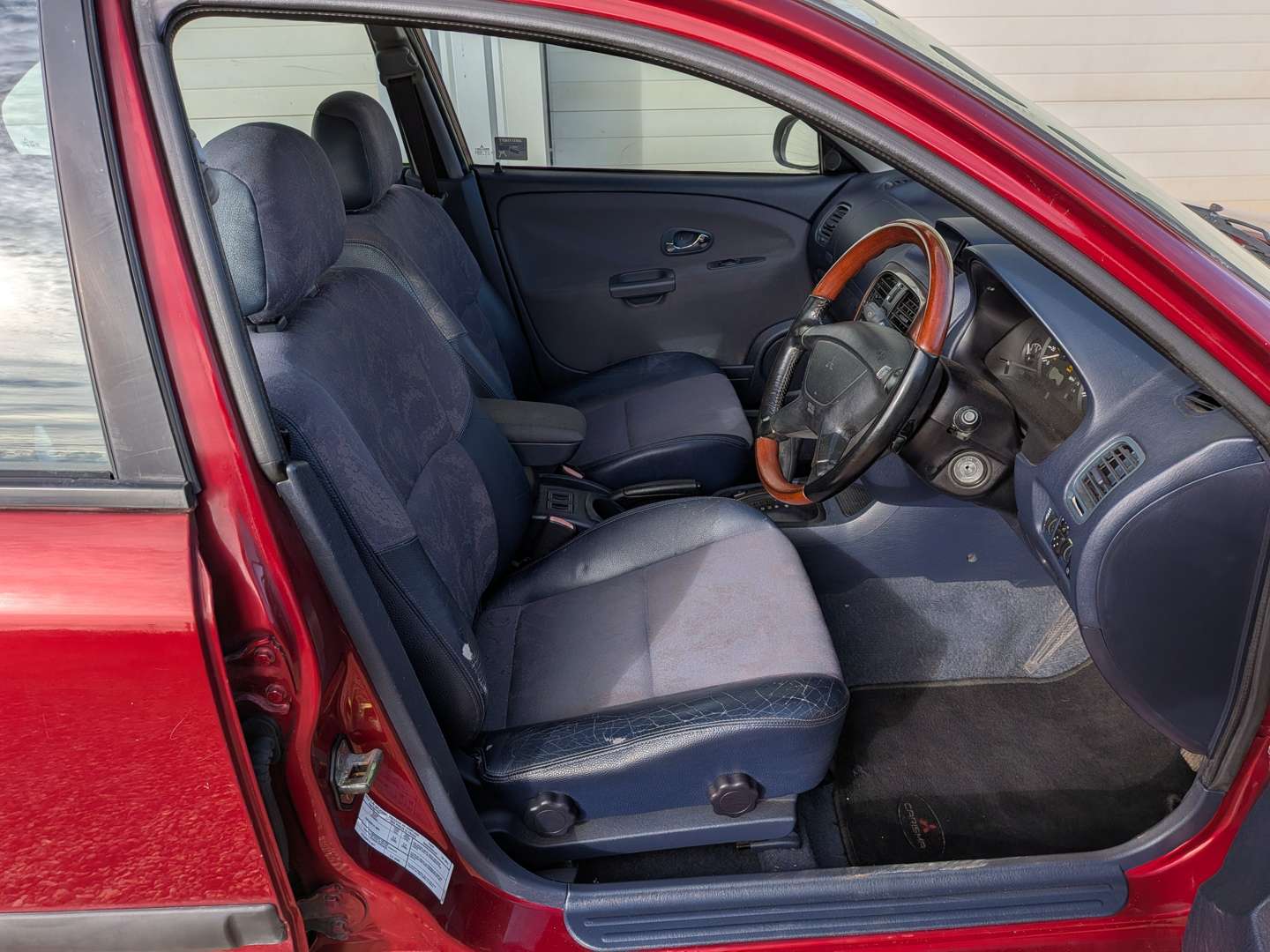 <p>2000 MITSUBISHI CARISMA ELEGANCE GDI</p>