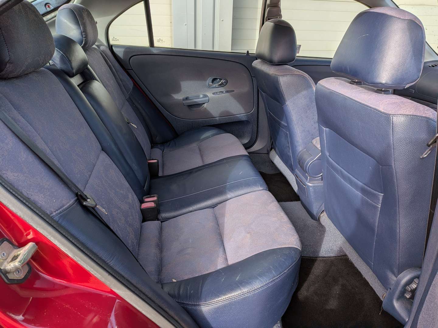 <p>2000 MITSUBISHI CARISMA ELEGANCE GDI</p>