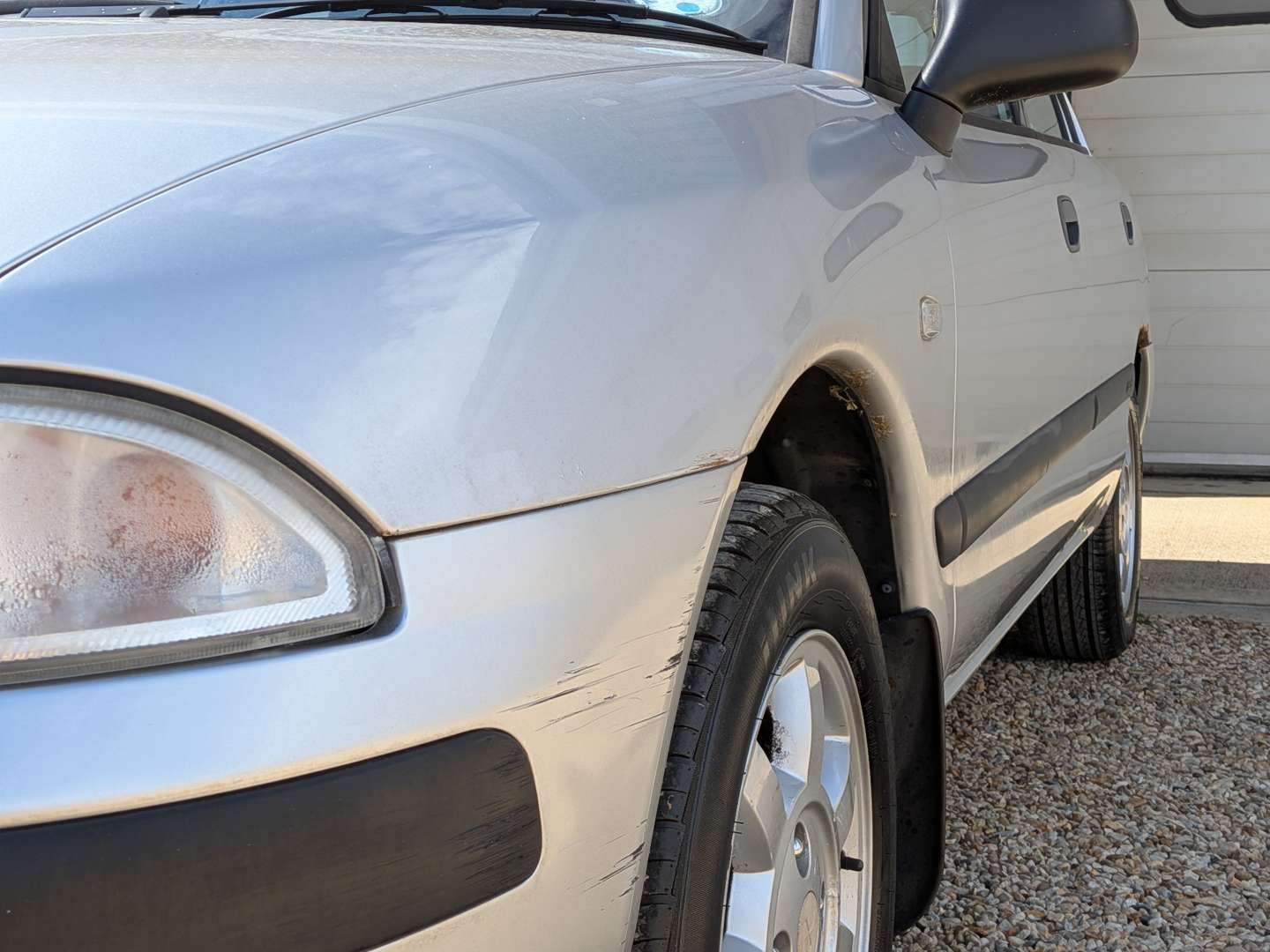 <p>2001 MITSUBISHI CARISMA EQUIPPE GDI</p>