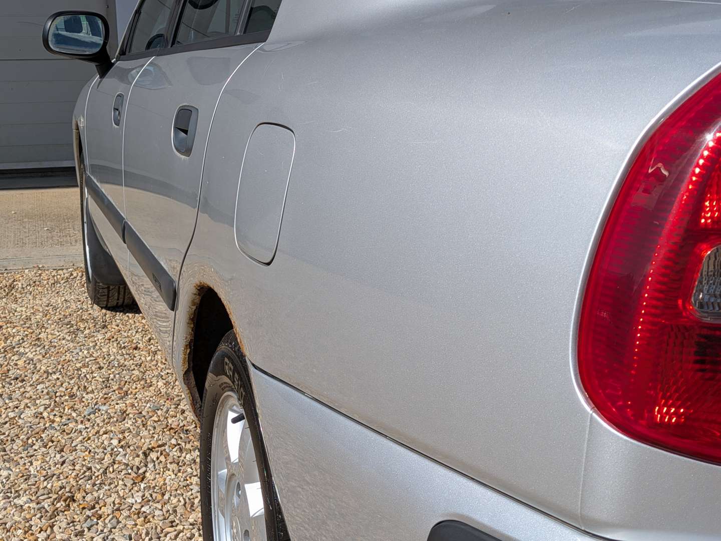 <p>2001 MITSUBISHI CARISMA EQUIPPE GDI</p>