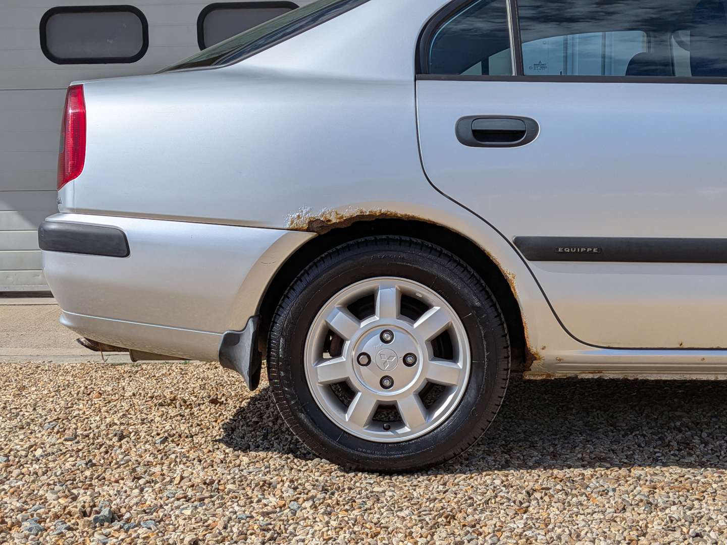<p>2001 MITSUBISHI CARISMA EQUIPPE GDI</p>