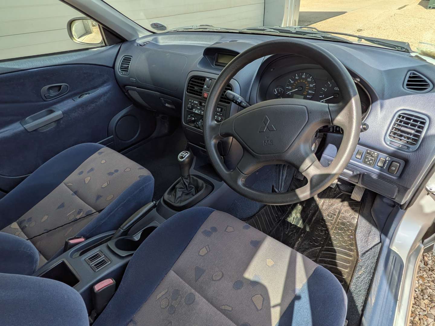 <p>2001 MITSUBISHI CARISMA EQUIPPE GDI</p>
