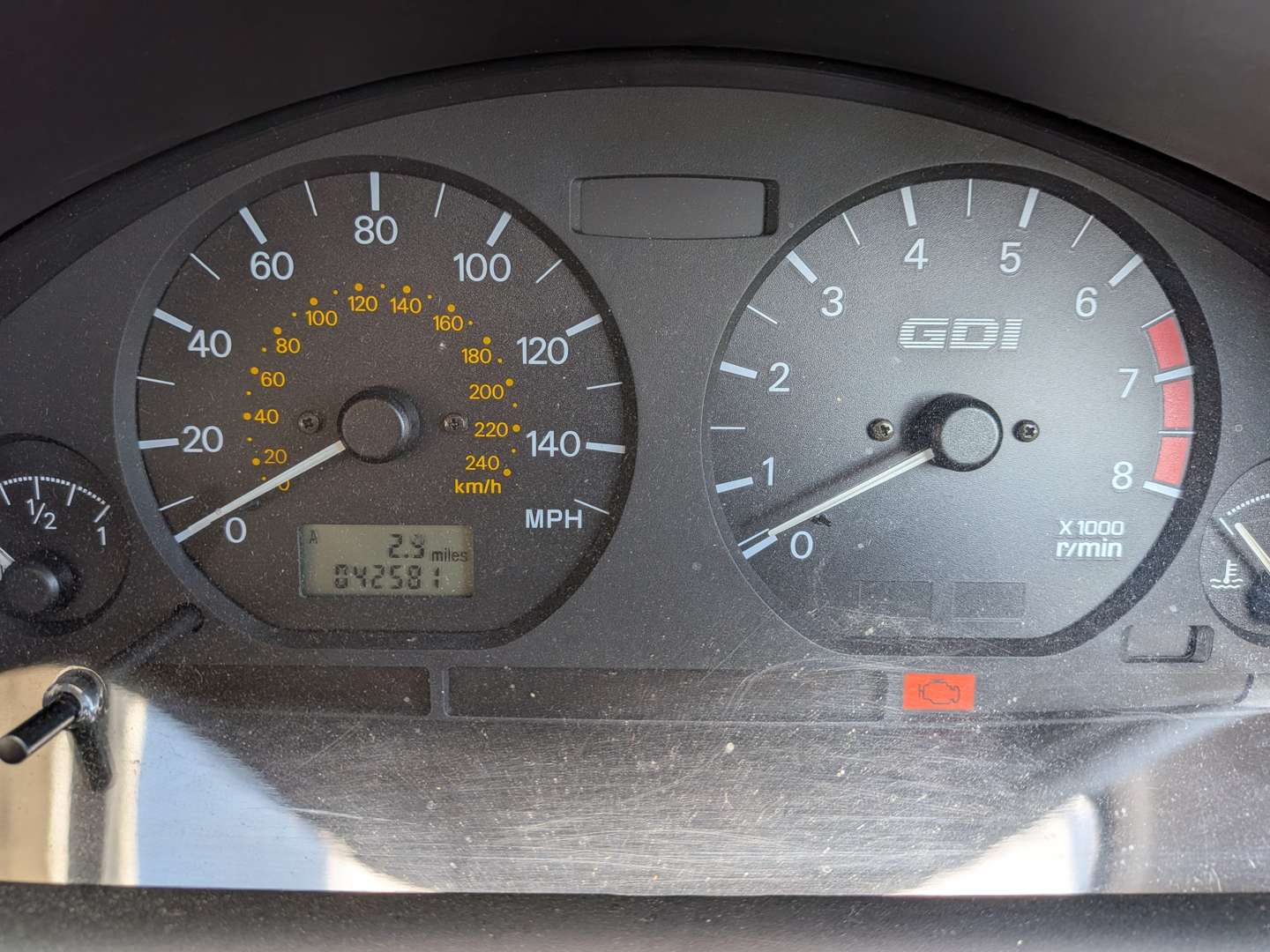 <p>2001 MITSUBISHI CARISMA EQUIPPE GDI</p>
