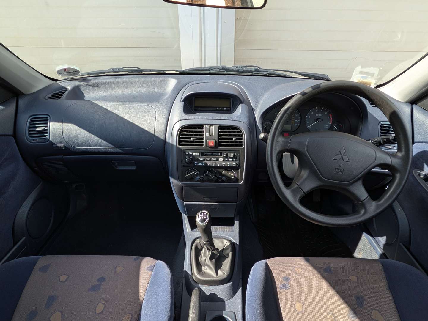<p>2001 MITSUBISHI CARISMA EQUIPPE GDI</p>