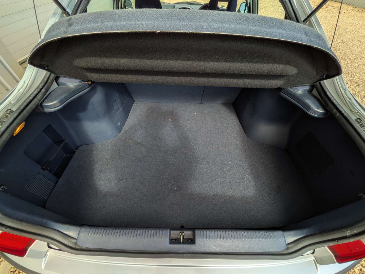 <p>2001 MITSUBISHI CARISMA EQUIPPE GDI</p>
