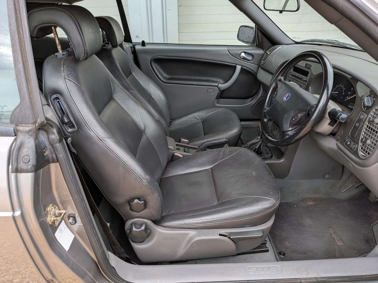 <p>2002 SAAB 9-3 SE TURBO</p>