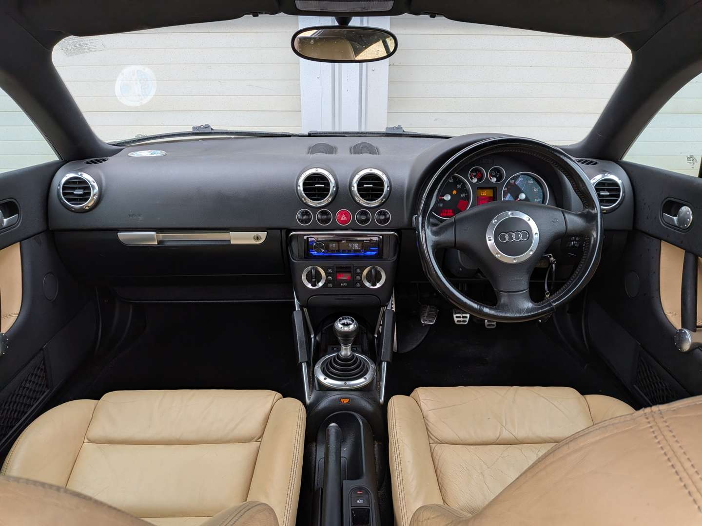 <p>2005 AUDI TT</p>