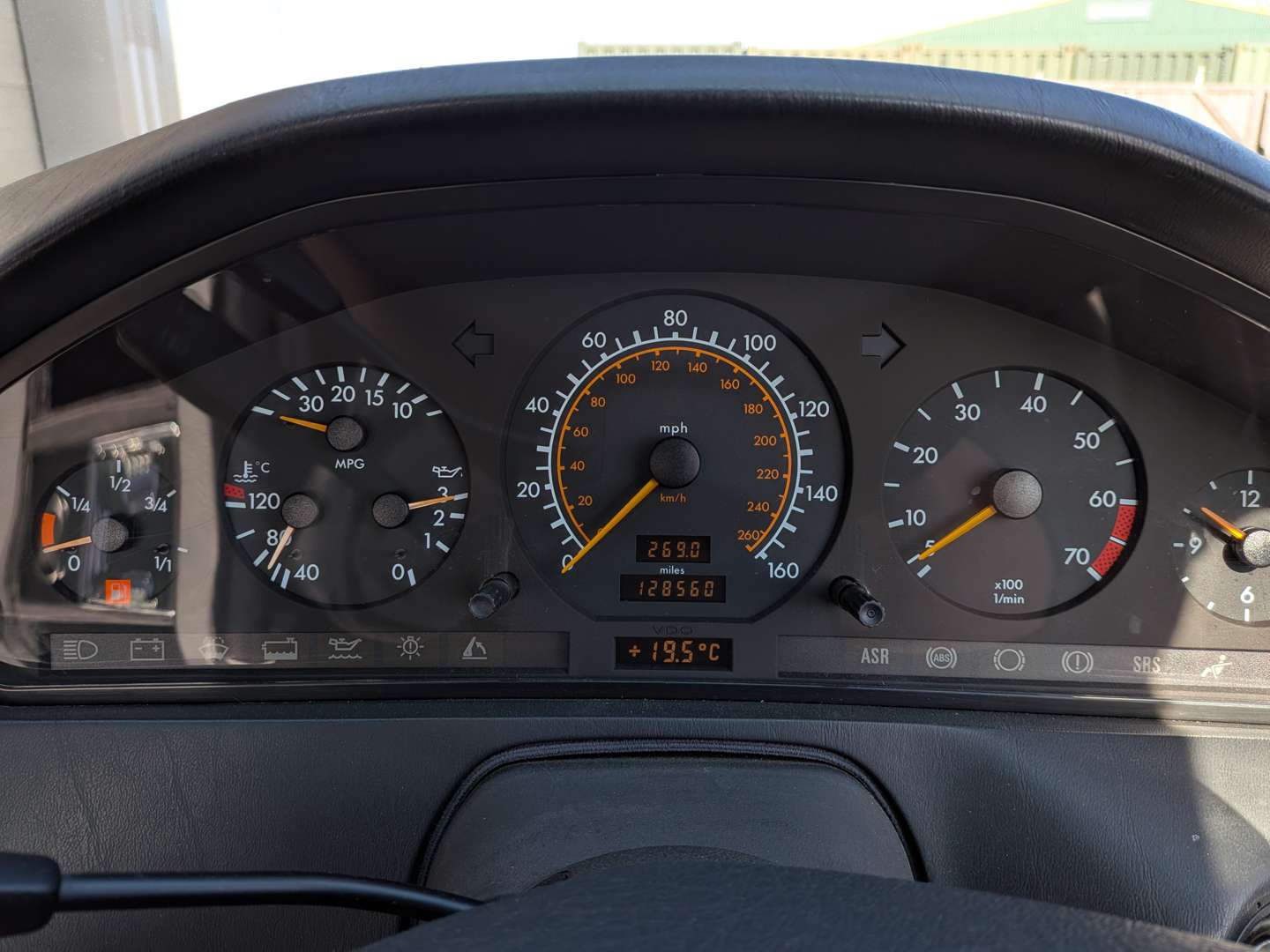 <p>1994 MERCEDES SL500 R129 AUTO CONVERTIBLE</p>