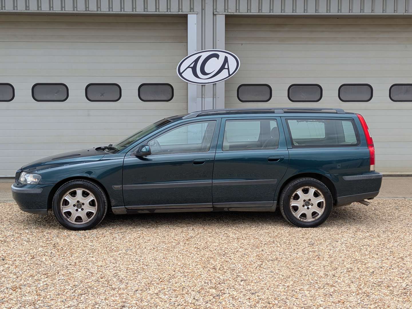 <p>2001 VOLVO V70</p>