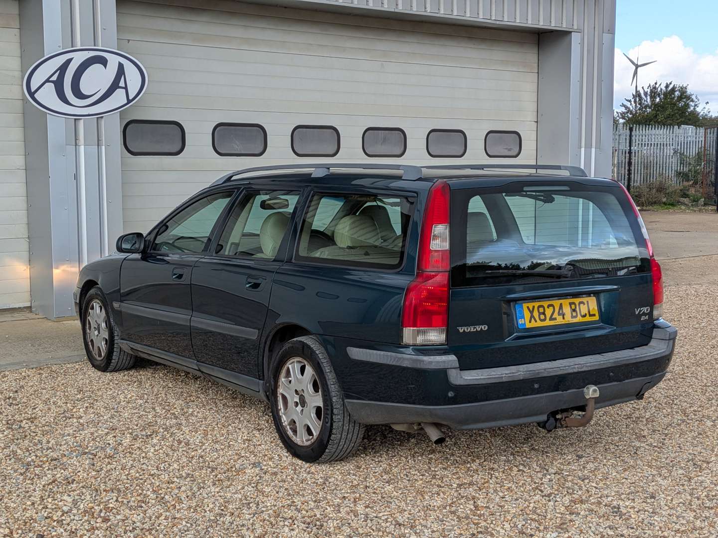 <p>2001 VOLVO V70</p>