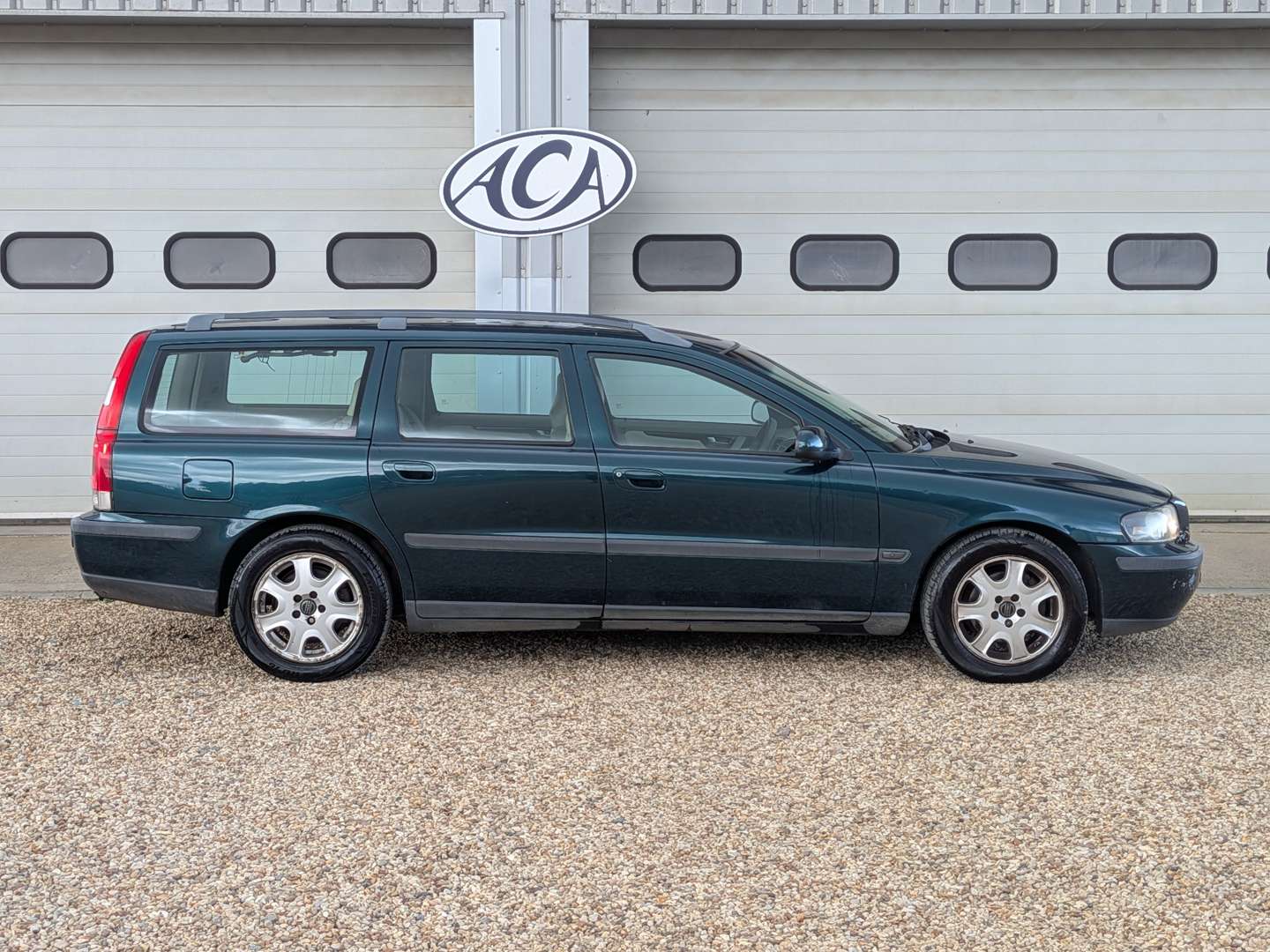 <p>2001 VOLVO V70</p>