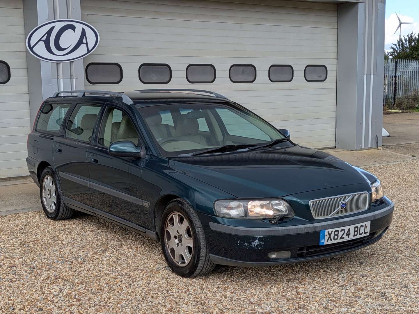 <p>2001 VOLVO V70</p>