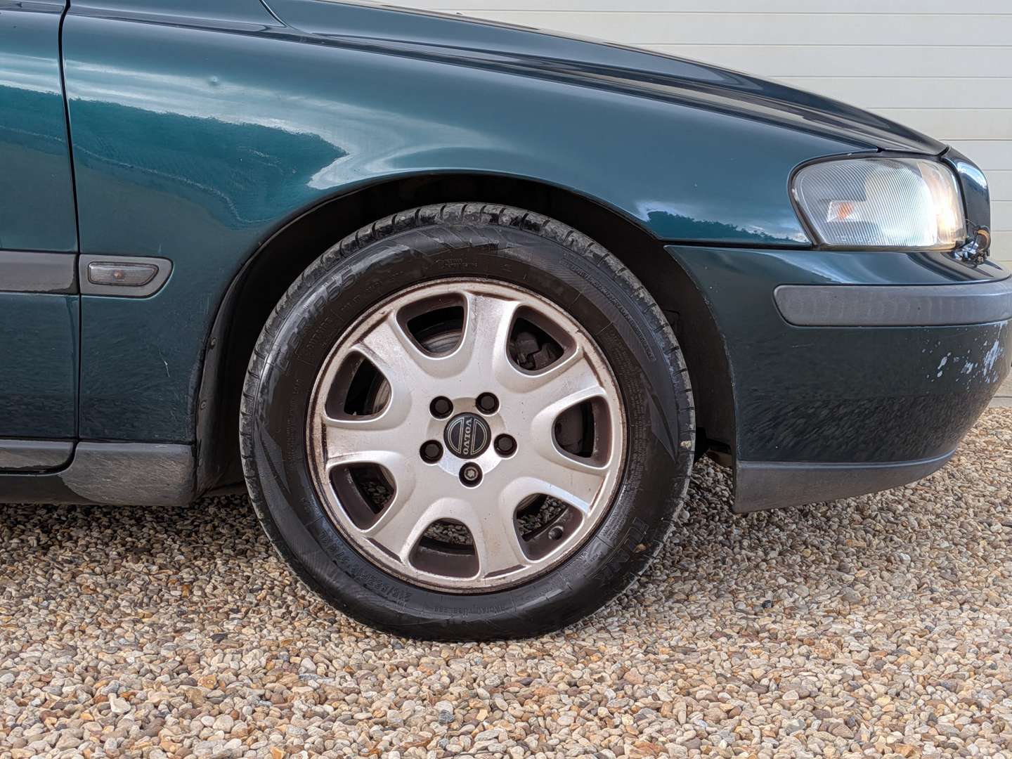 <p>2001 VOLVO V70</p>