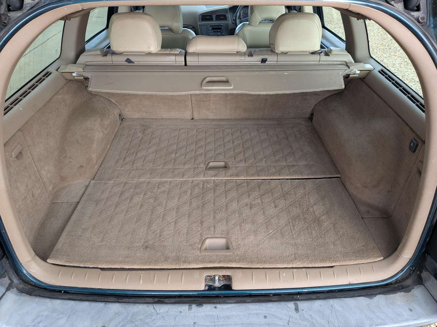 <p>2001 VOLVO V70</p>