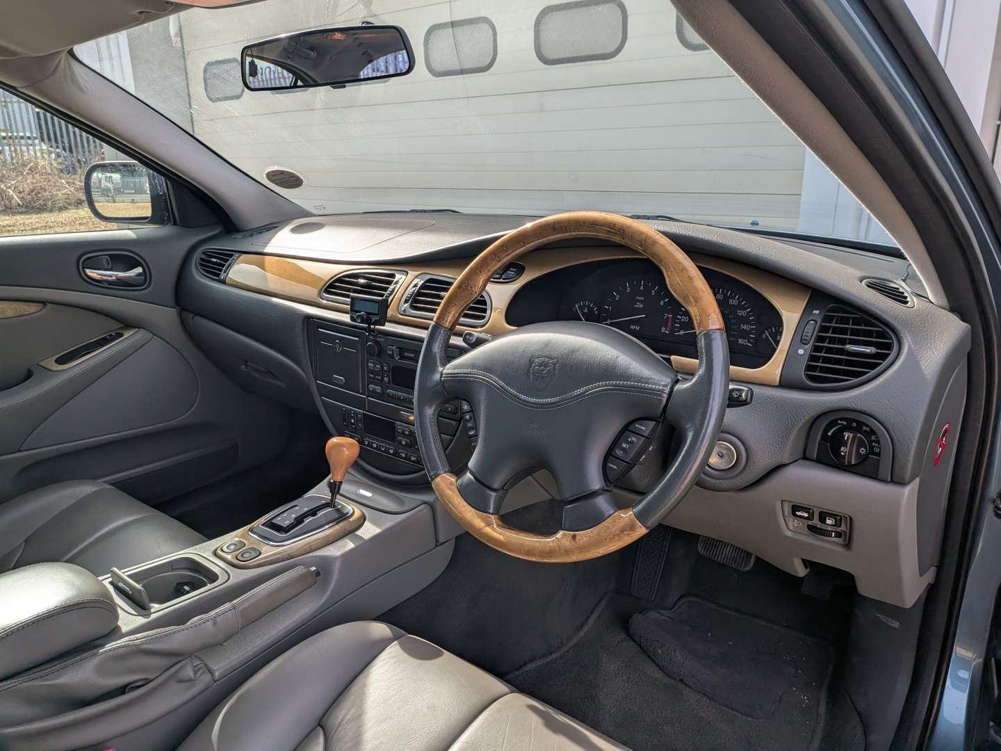 <p>2000 JAGUAR S-TYPE V6 SE AUTO</p>