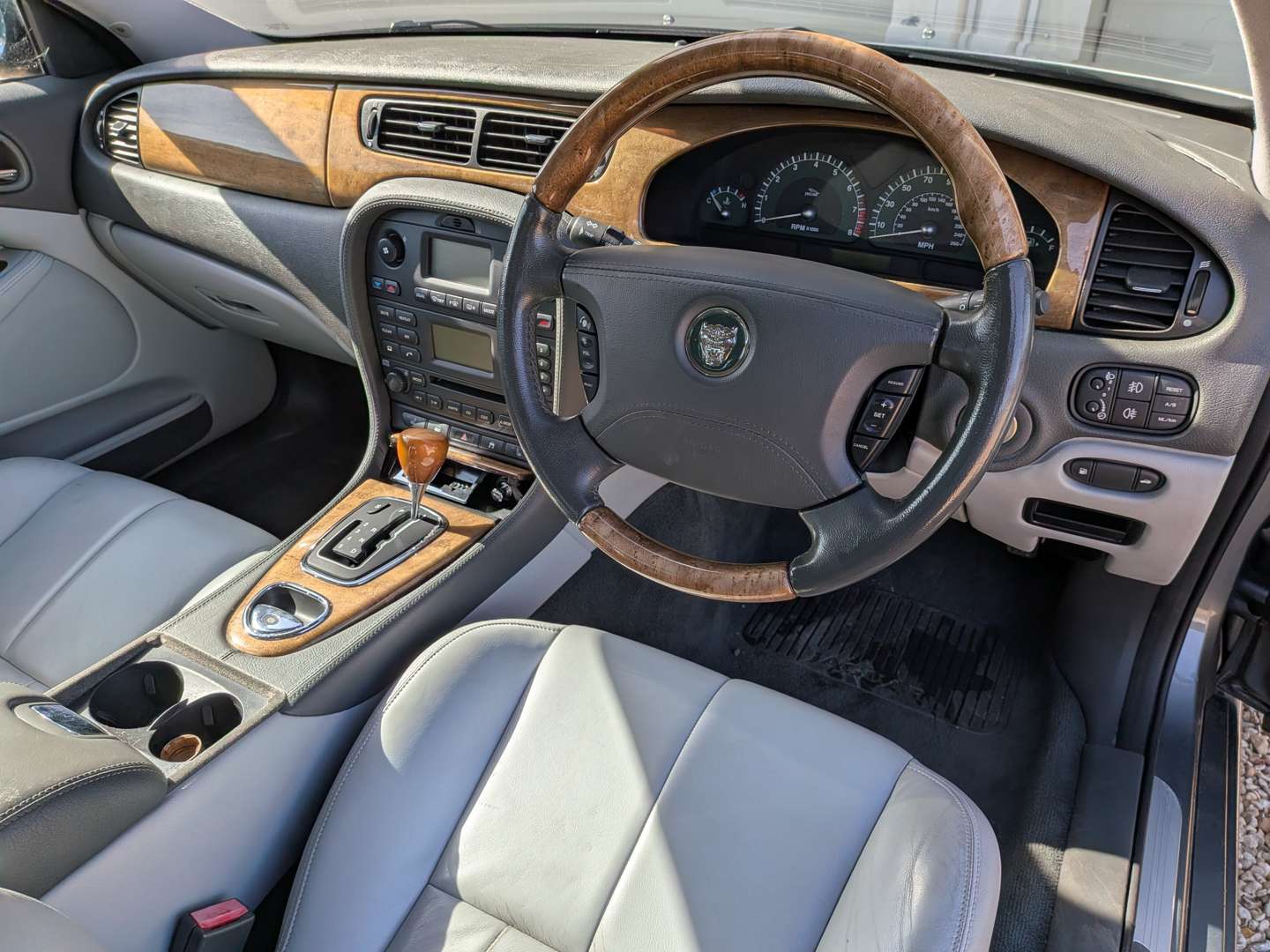 <p>2004 JAGUAR S-TYPE V6 SE AUTO</p>