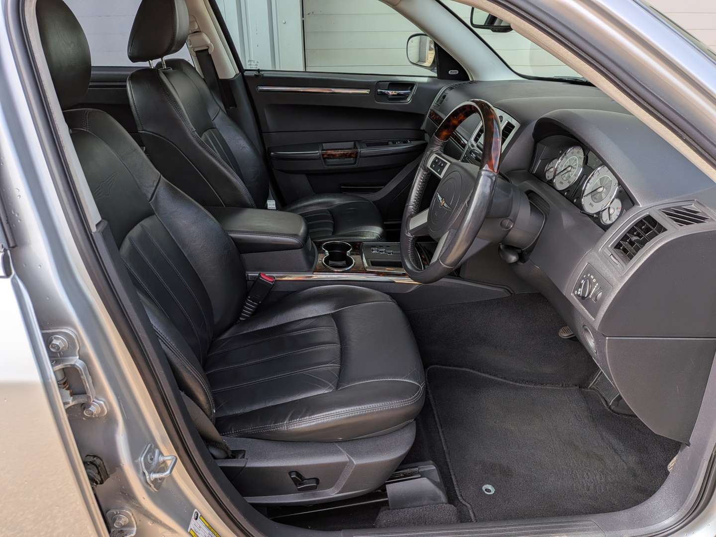 <p>2009 CHRYSLER 300C CRD AUTO</p>