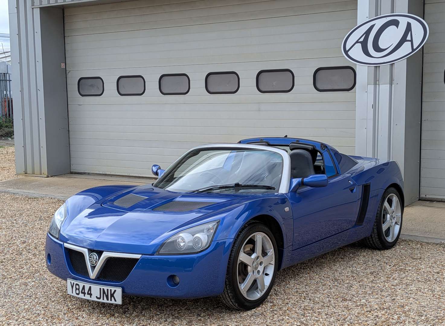 <p>2001 VAUXHALL VX 220 CONVERTIBLE</p>