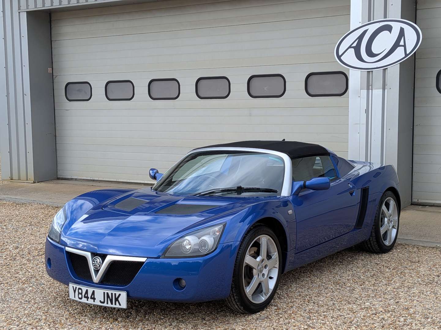 <p>2001 VAUXHALL VX 220 CONVERTIBLE</p>