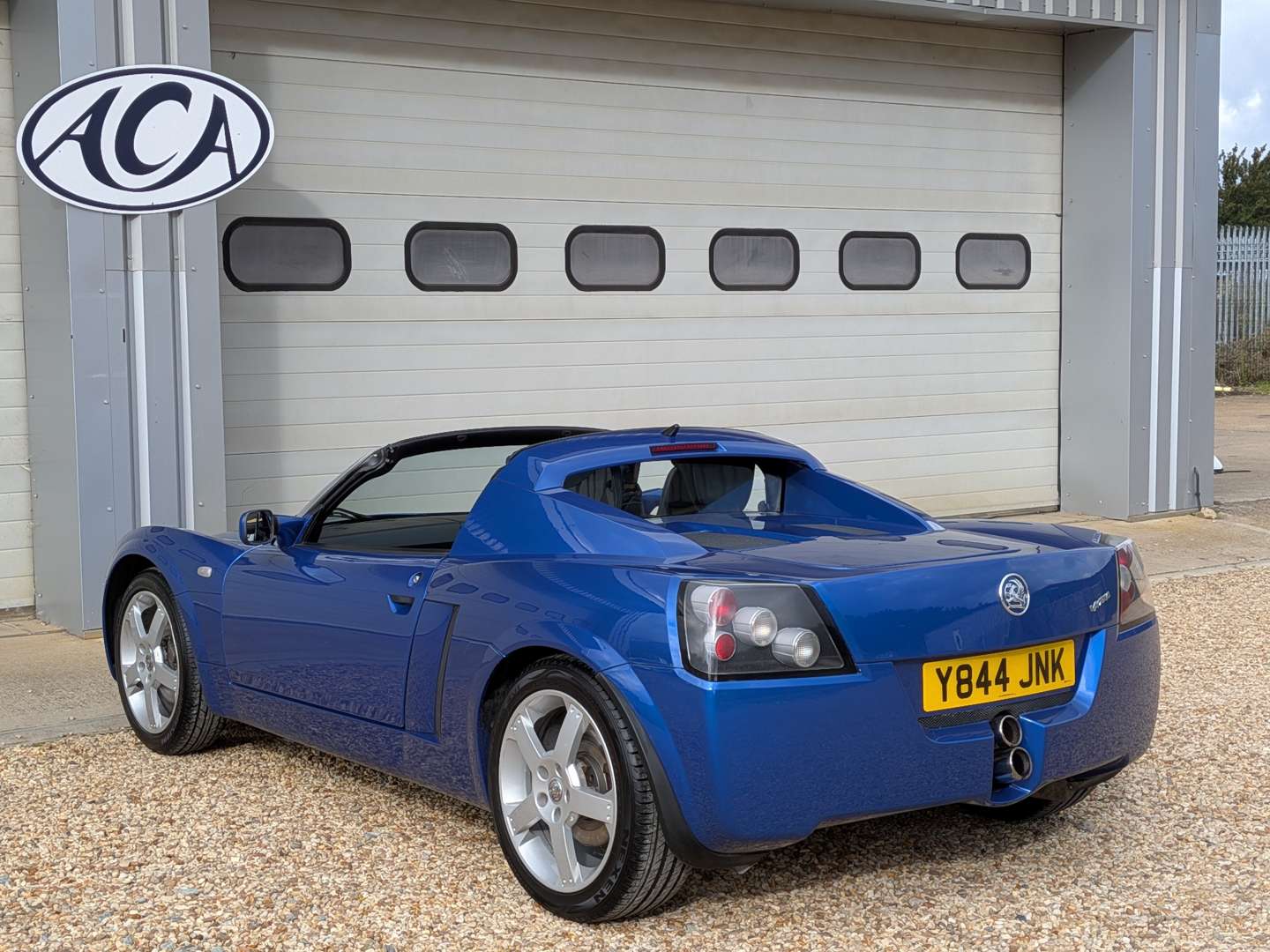 <p>2001 VAUXHALL VX 220 CONVERTIBLE</p>