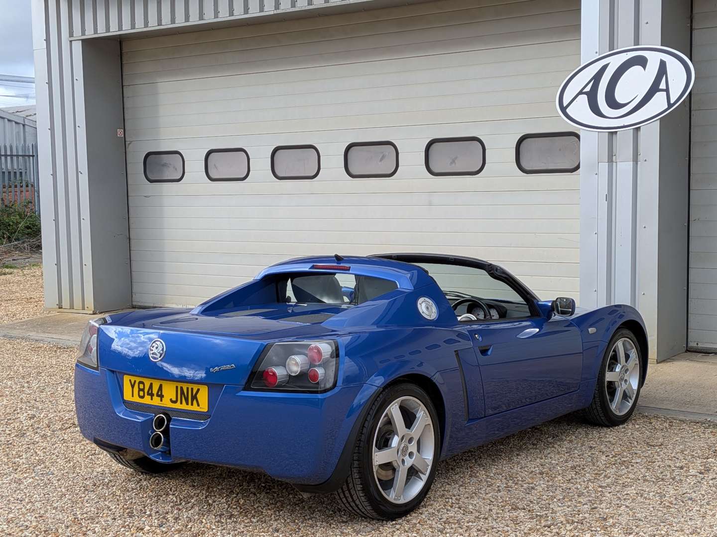 <p>2001 VAUXHALL VX 220 CONVERTIBLE</p>