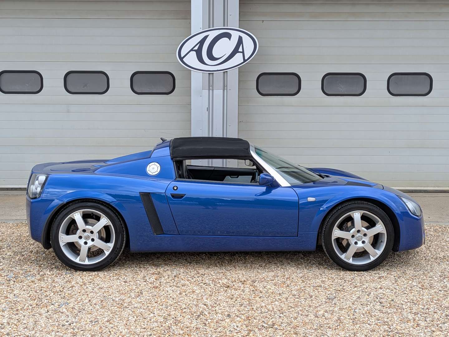 <p>2001 VAUXHALL VX 220 CONVERTIBLE</p>