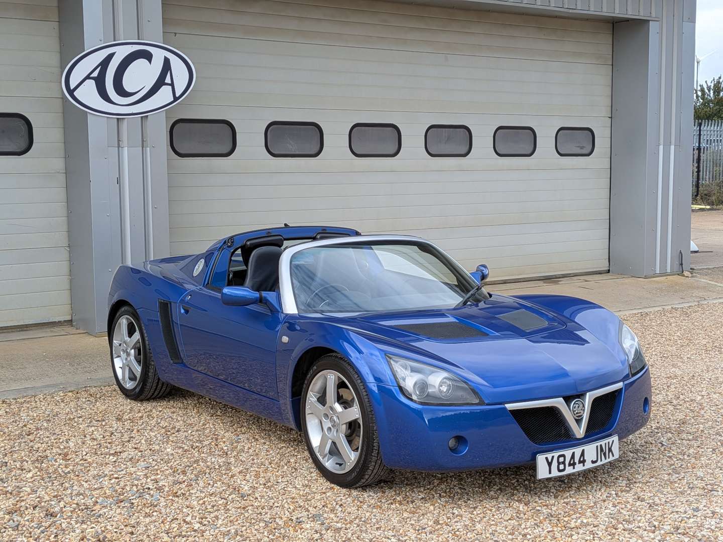 <p>2001 VAUXHALL VX 220 CONVERTIBLE</p>