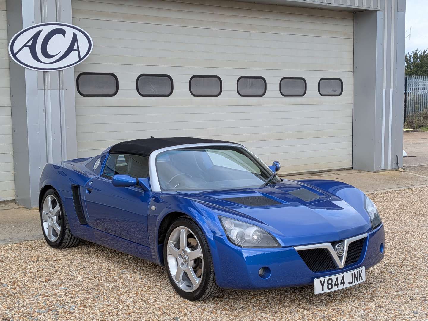 <p>2001 VAUXHALL VX 220 CONVERTIBLE</p>