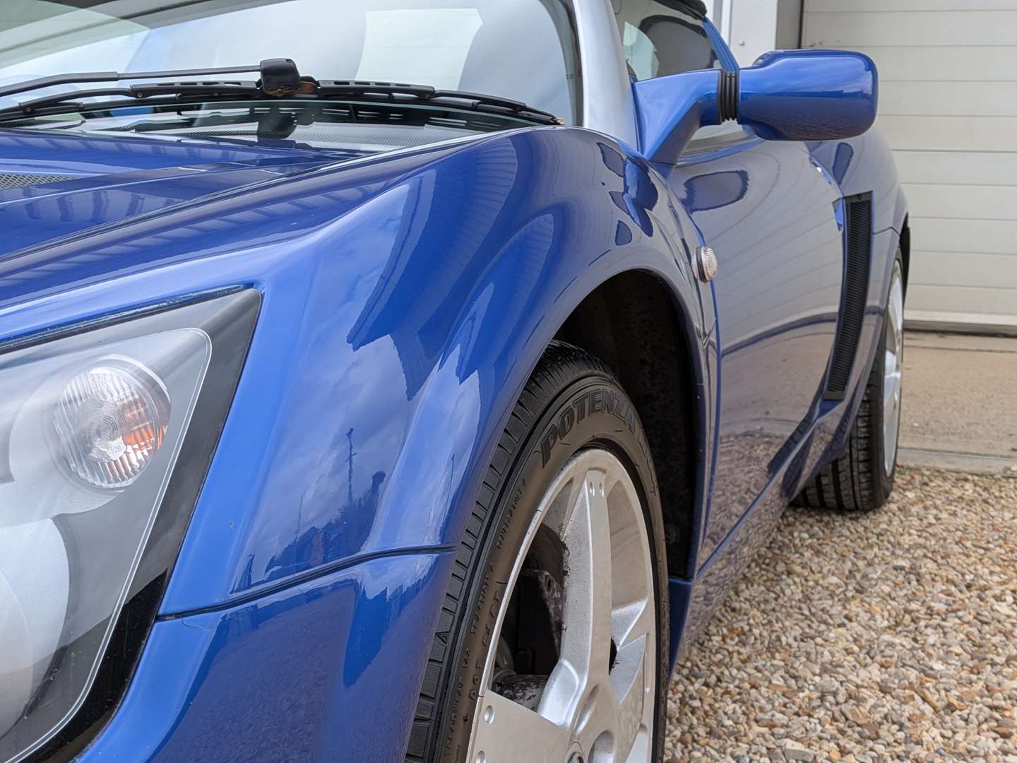 <p>2001 VAUXHALL VX 220 CONVERTIBLE</p>