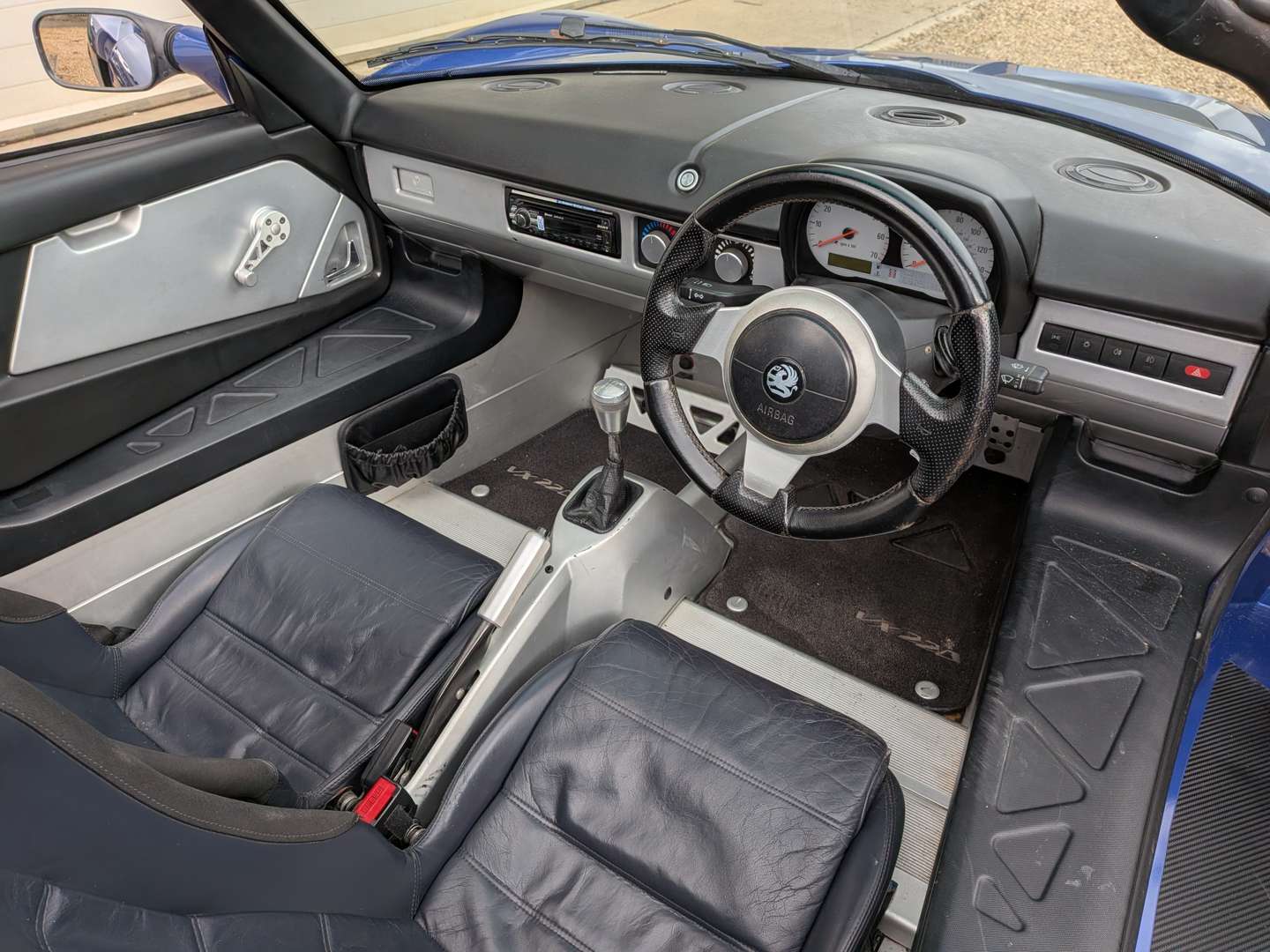 <p>2001 VAUXHALL VX 220 CONVERTIBLE</p>