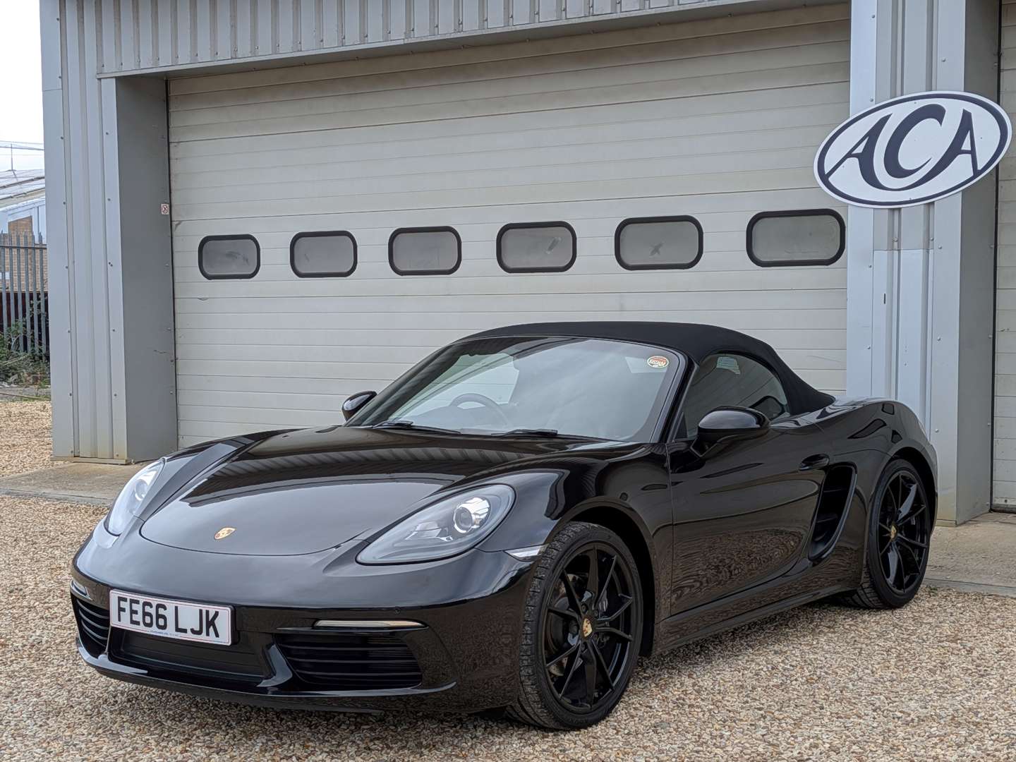 <p>2017 PORSCHE 718 BOXSTER</p>