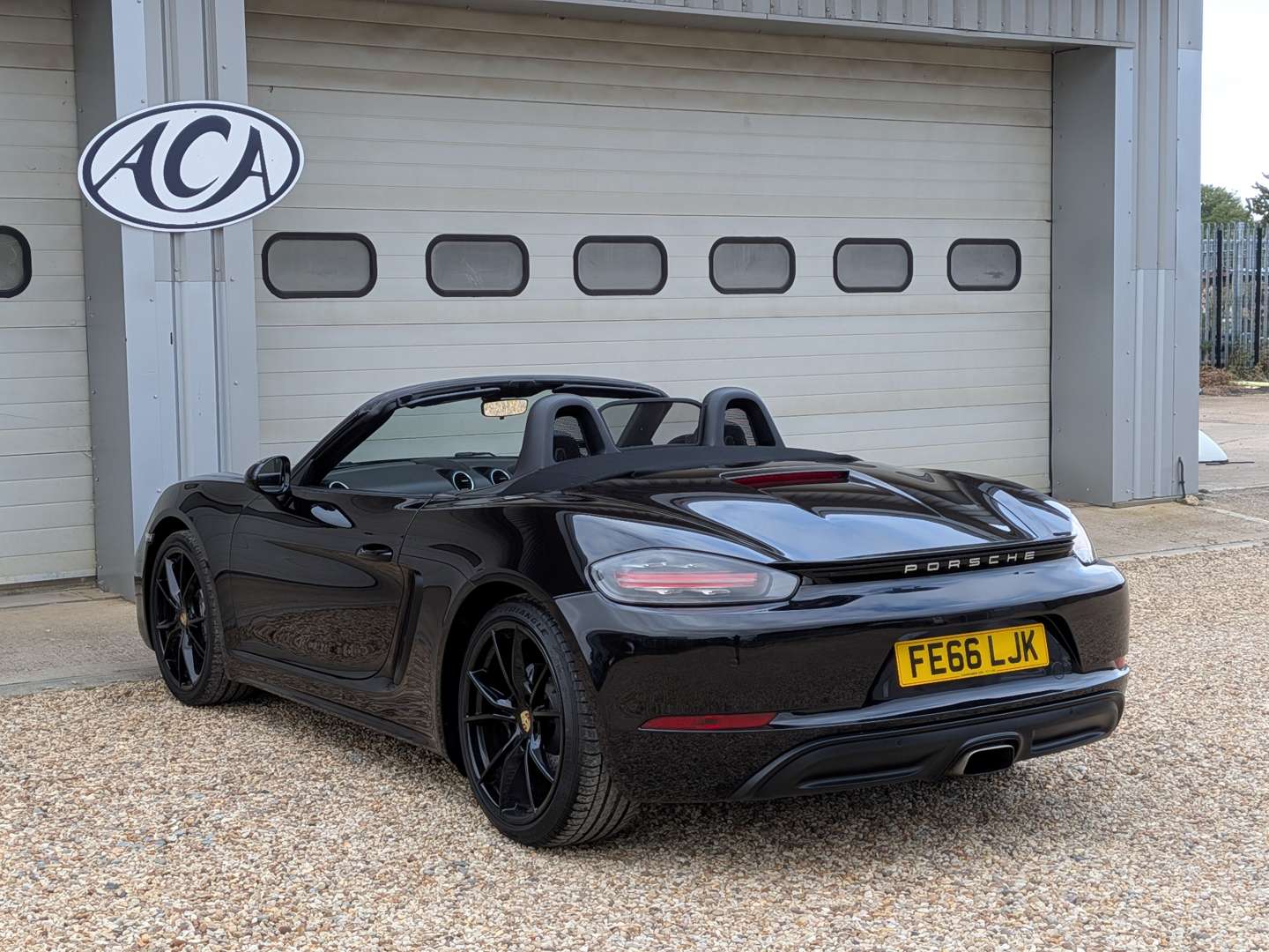 <p>2017 PORSCHE 718 BOXSTER</p>