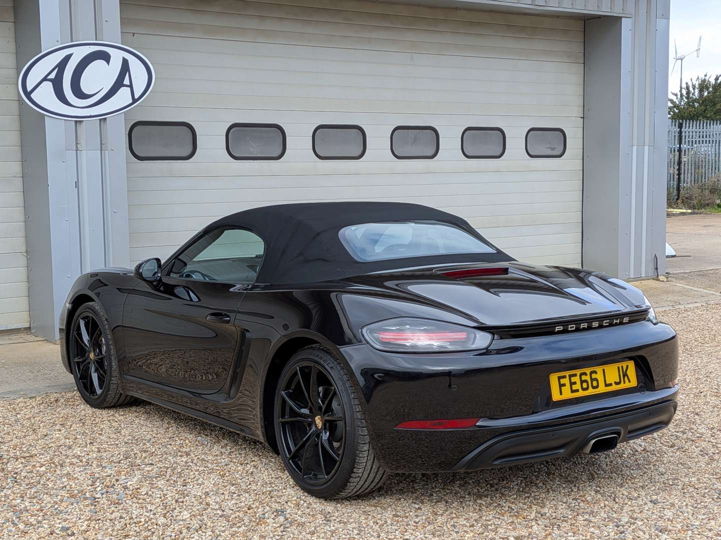<p>2017 PORSCHE 718 BOXSTER</p>