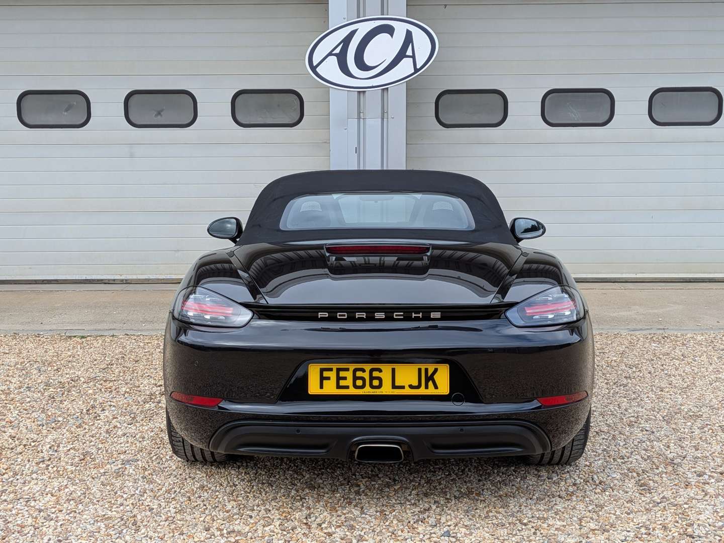 <p>2017 PORSCHE 718 BOXSTER</p>