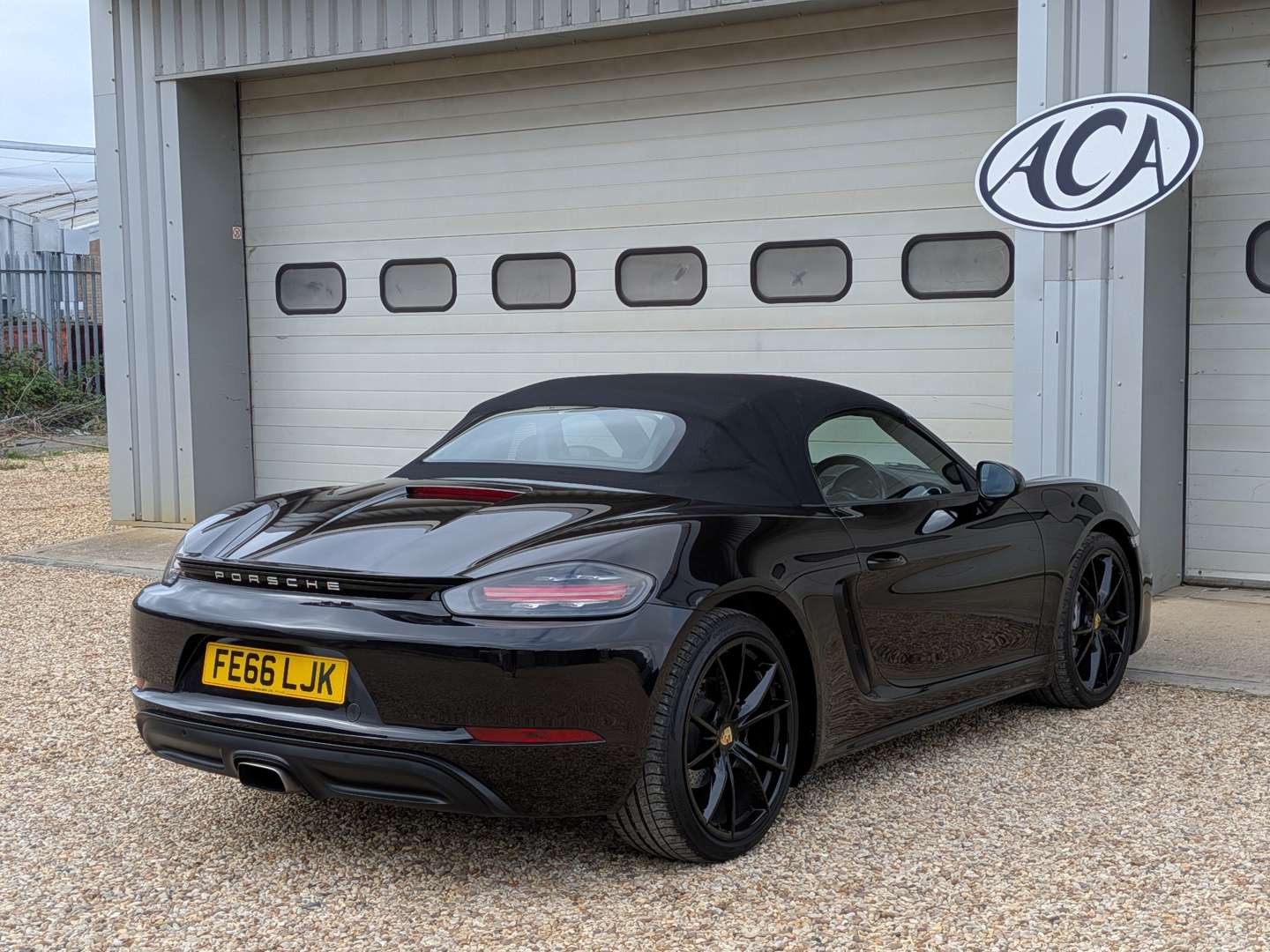 <p>2017 PORSCHE 718 BOXSTER</p>