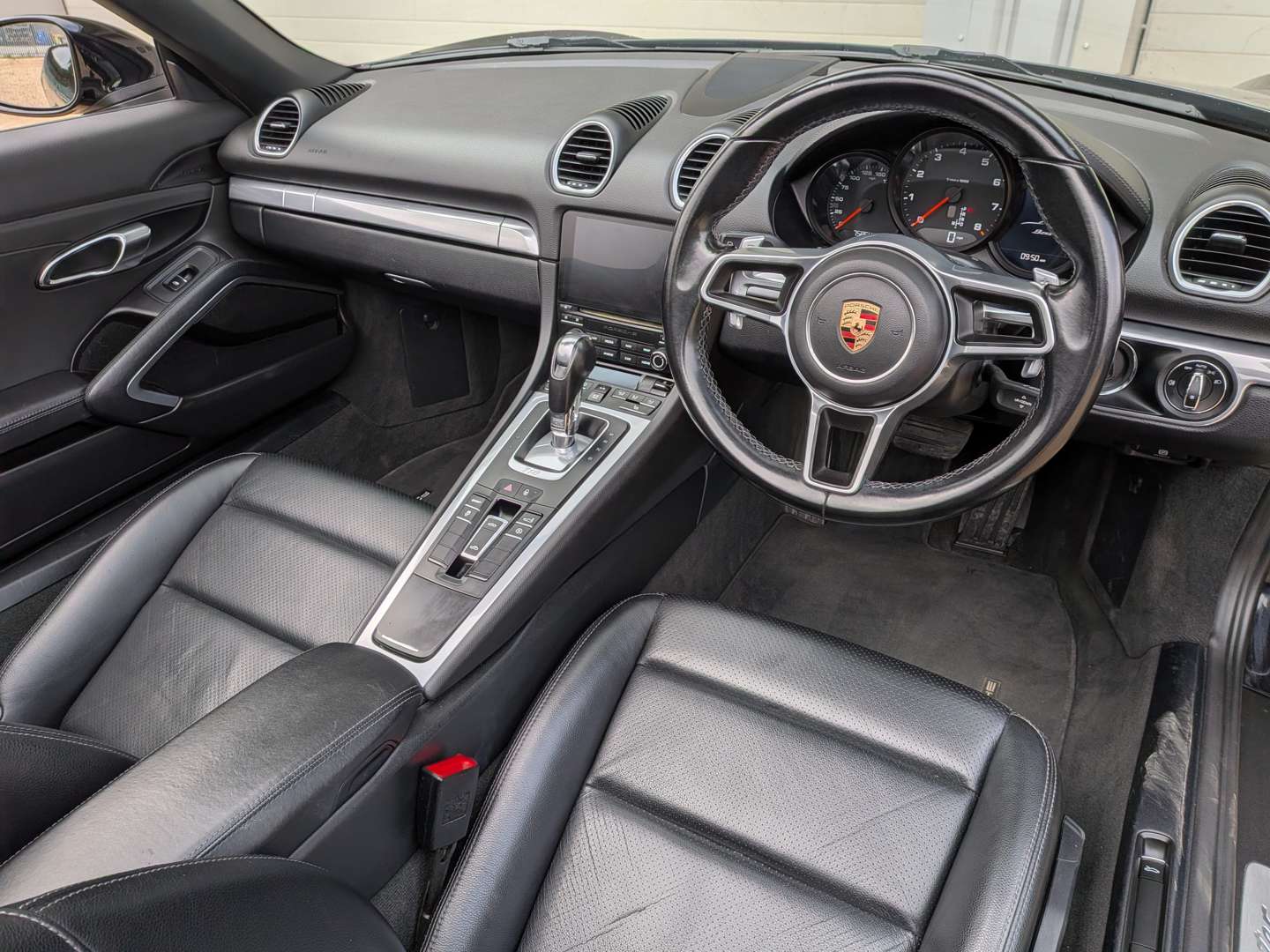 <p>2017 PORSCHE 718 BOXSTER</p>