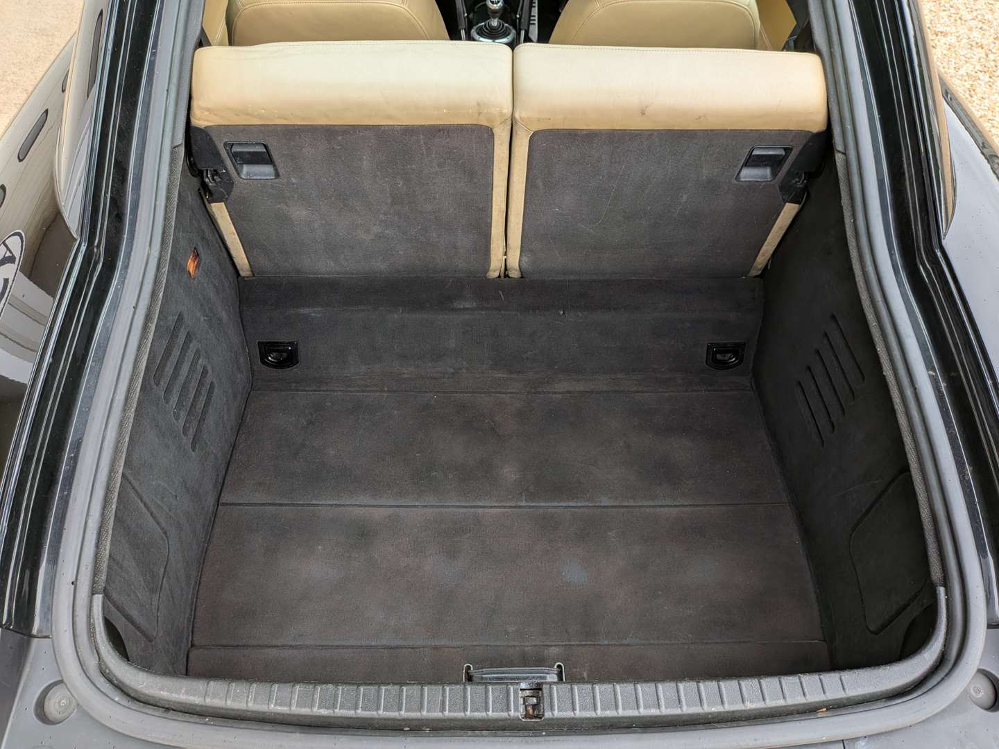 <p>2005 AUDI TT</p>